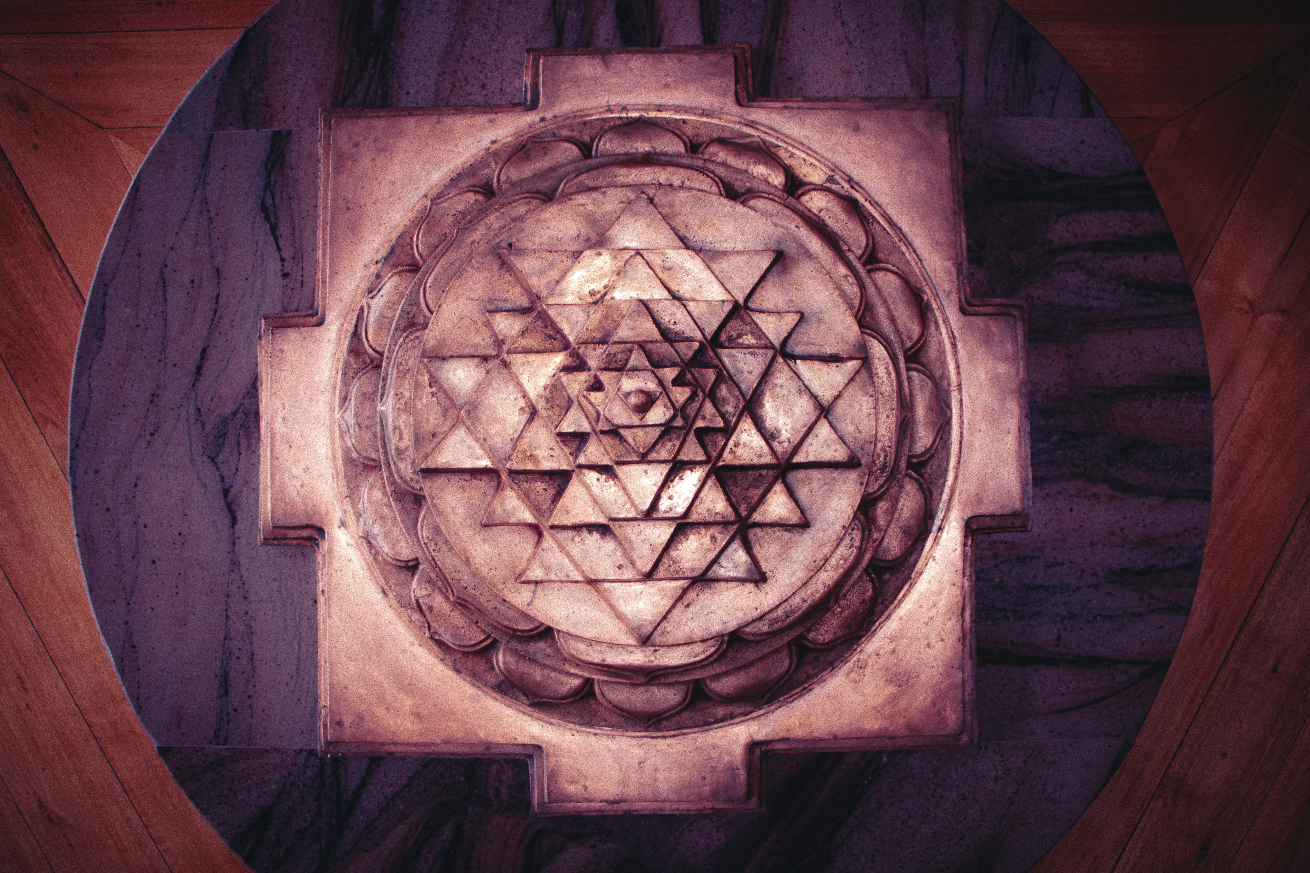 Yantra o forma geométrica trazada, luz rasante
